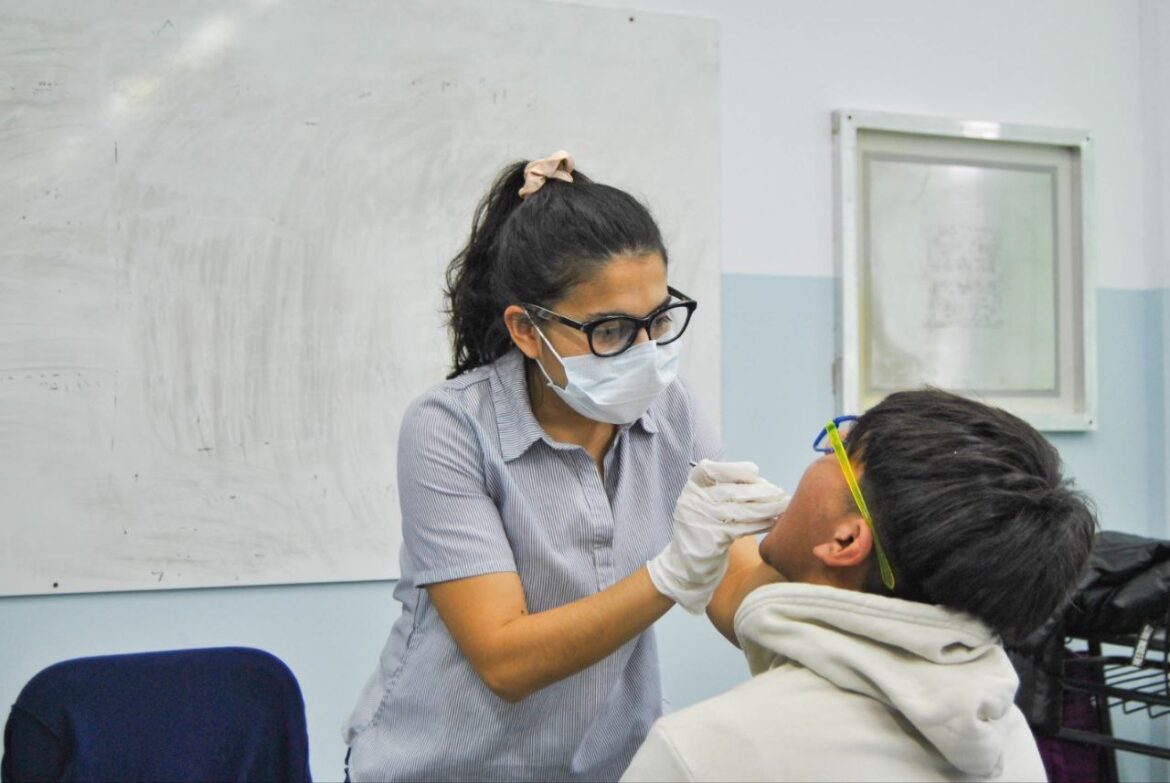 Vuelta Al Cole En Margen Sur: Atención Médica, Vacunas Y Asesorias Para Adolescentes