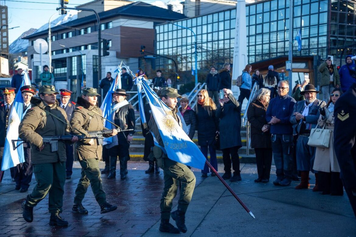 La Municipalidad De Ushuaia Participó De La Celebración Por El 215° Aniversario De La Revolución De Mayo