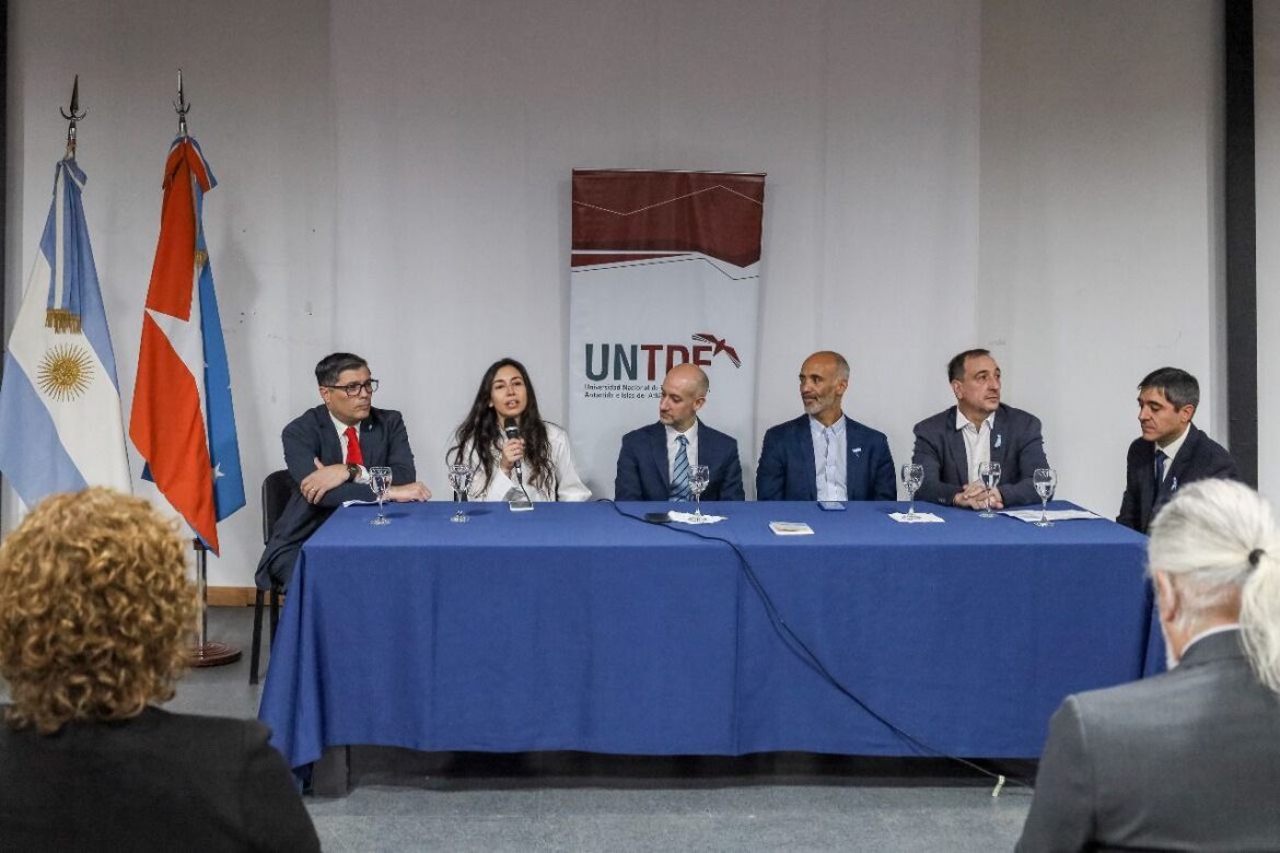 El Municipio De Ushuaia Acompañó La Asunción De Las Nuevas Autoridades De La Universidad Nacional De Tierra Del Fuego AiAS