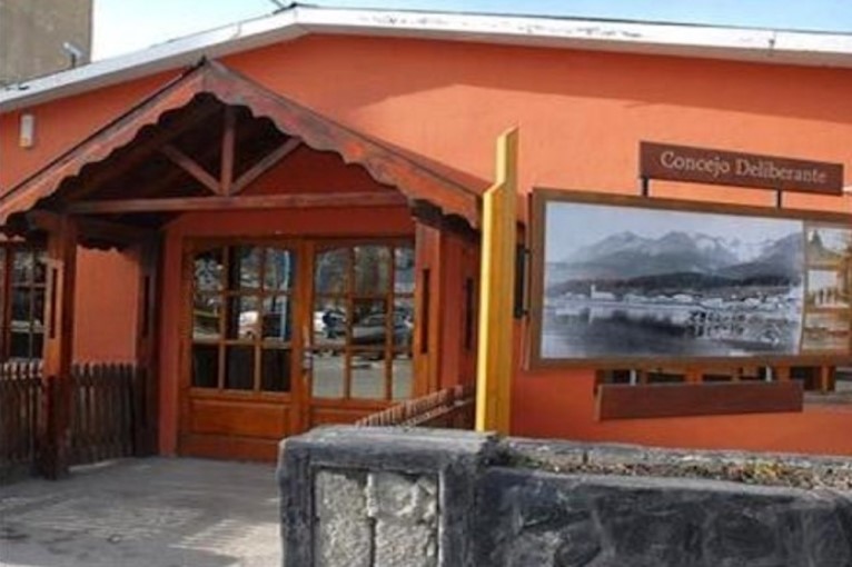 Debate sobre regulación de transporte y tecnología marca la agenda municipal de Ushuaia