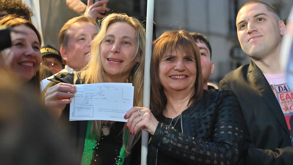 Patricia Bullrich no descarta candidatura y defiende su adhesión a Libertad Avanza