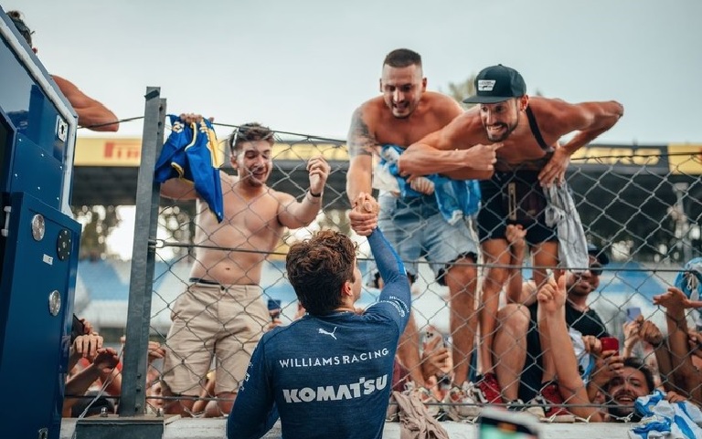 «Franco Colapinto Reaviva la Pasión Argentina en la Fórmula 1: El Regreso de una Hinchada que Conquista los Circuitos»