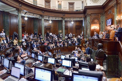 Nueva Configuración en la Legislatura Porteña: El Peronismo Afianza su Liderazgo, Mientras el PRO y los Libertarios Reajustan sus Estrategias