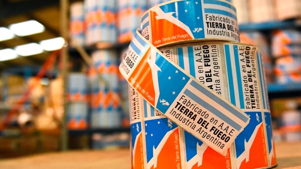 Gobernador de Tierra del Fuego denuncia que la reducción de impuestos a importaciones responde a exigencias del FMI