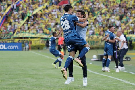 Racing Club aplastó 4-0 a Atlético Bucaramanga en Colombia y se afianza como líder del Grupo E en la Copa Libertadores