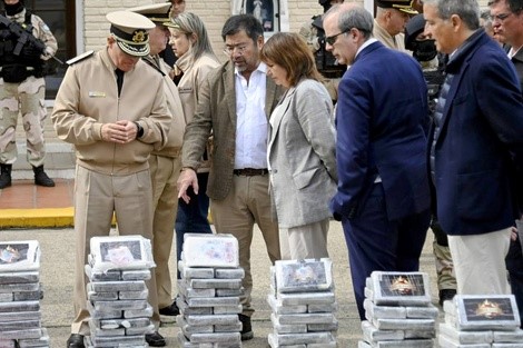 “Cereales Blancos”: la puesta en escena del Ministerio de Seguridad que busca capitalizar un hallazgo ajeno