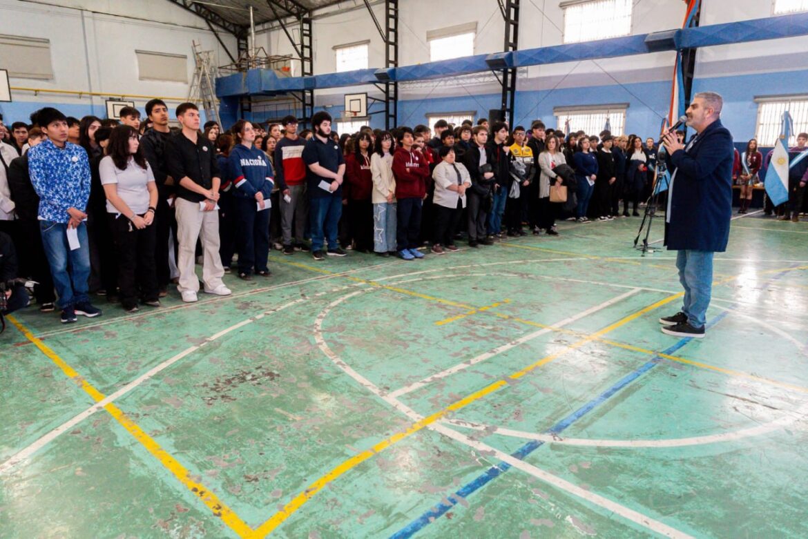 Estudiantes De 6° Y 7° Año Del Secundario Realizaron La Jura De Lealtad A La Constitución Provincial
