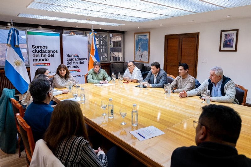 El Gobernador Melella Mantuvo Un Encuentro Con Representantes De Colegios Y Consejos Profesionales
