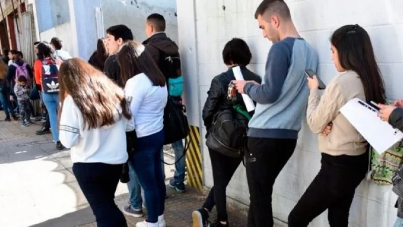 Aumenta la Desocupación en Argentina: Alcanza el 7,9% en el Primer Trimestre
