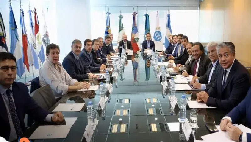 Gobernadores Exigen Diálogo Fiscal con el Gobierno Nacional ante Caída en la Recaudación