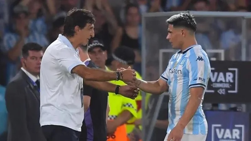 Maxi Salas, a un paso de River: Costas lo relegó en Racing mientras se define su futuro