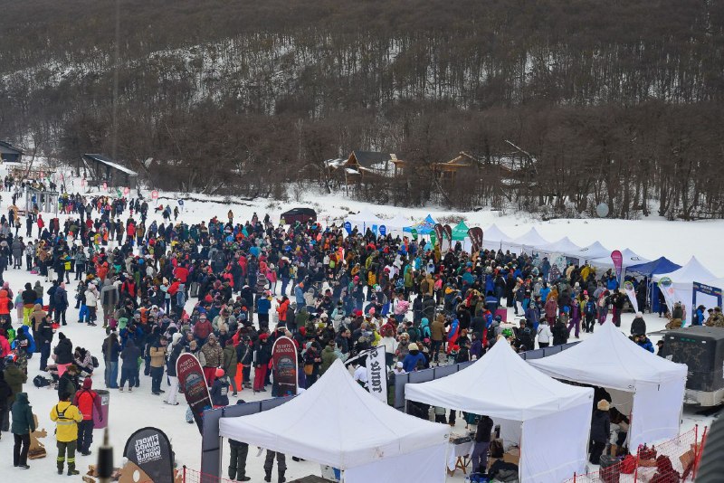 La Municipalidad De Ushuaia Acompañó La Bajada De Antorchas En La Fiesta Nacional Del Invierno