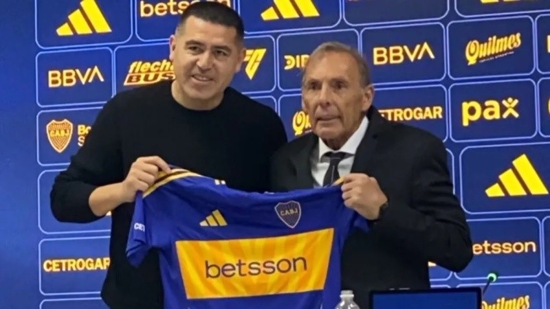 Tensión en La Bombonera: Hinchas de Boca reclaman la renuncia de Riquelme tras nueva eliminación
