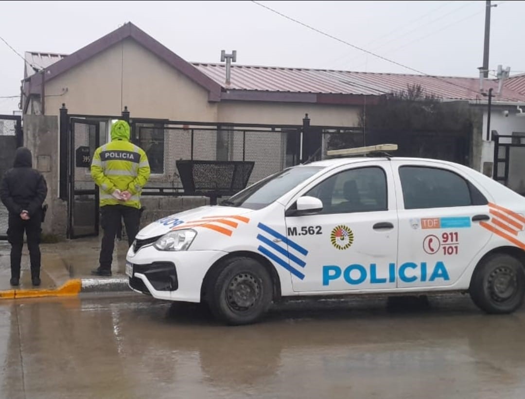 ALLANAMIENTO EN RÍO GRANDE: DETECTAN ESTAFA TELEFÓNICA Y HALLAN DROGAS