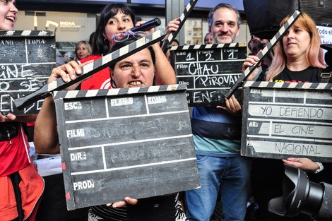 El cine argentino en la sombra: actores pintan paredes y el Incaa paraliza la producción