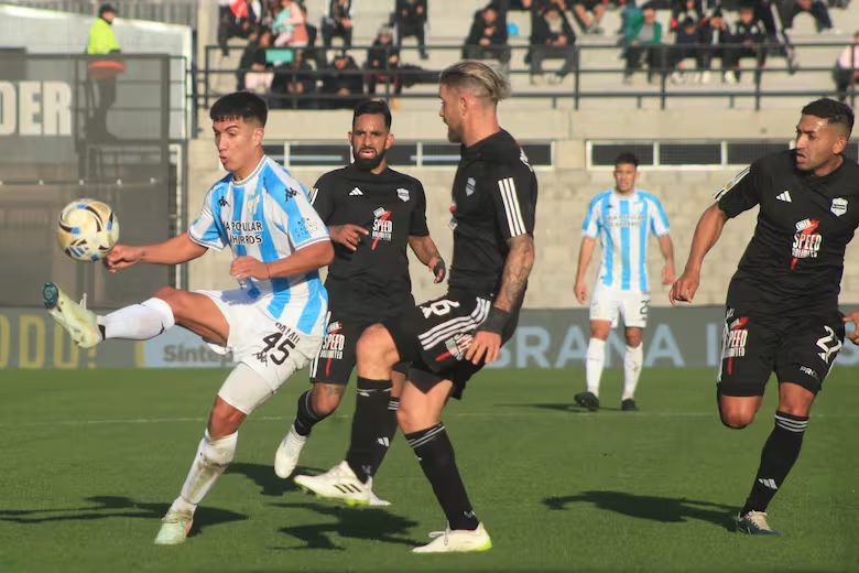 «Deportivo Riestra consolida su fortaleza en el Laza y extiende su invicto local»
