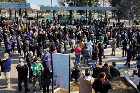 Trabajadores del INTI e INTA resisten los decretos de Milei con protestas y reclamos