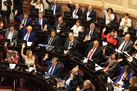 Unión por la Patria denuncia el «favoritismo económico» de Milei: «Recortes para el pueblo, beneficios para los poderosos»