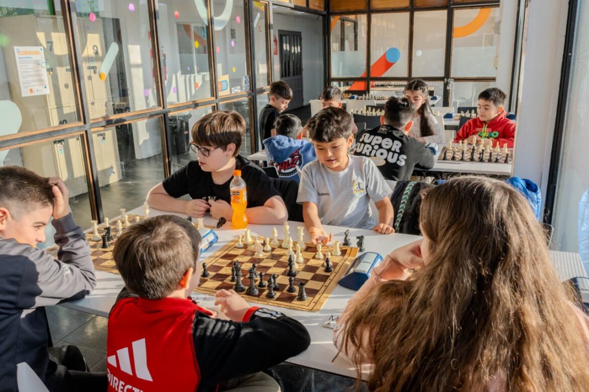 Dos Jóvenes Fueguinos Representarán A La Provincia En Las Olimpiadas Nacionales De Ajedrez