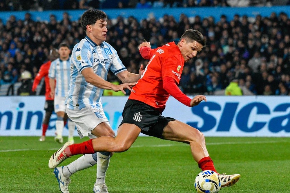 Estudiantes se impuso a Racing en un duelo ajustado