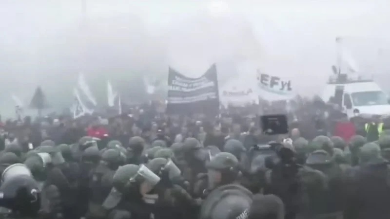 Represión en la Panamericana: Gendarmería desaloja protesta de ex empleados de Georgalos con saldo de 25 heridos