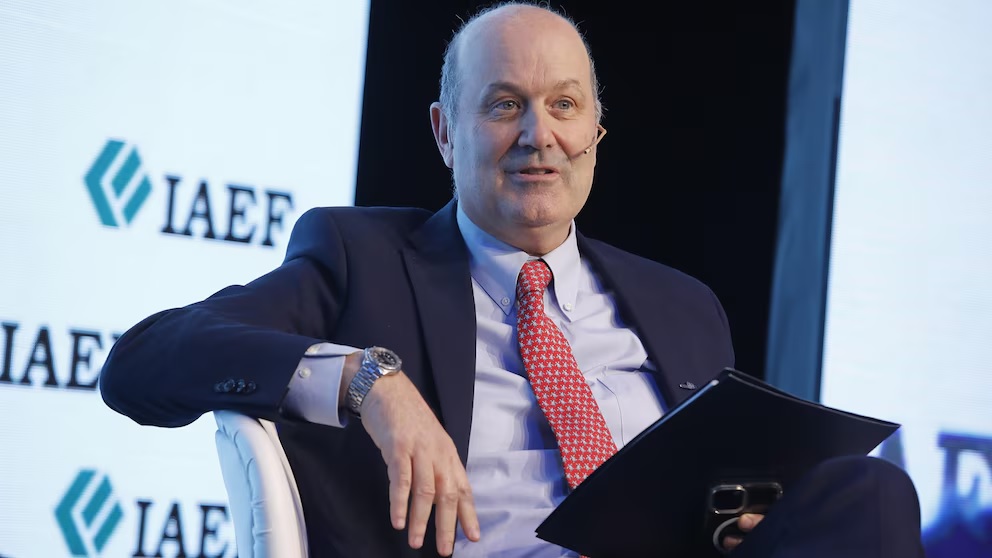 Sturzenegger Advierte que las Nuevas Leyes Podrían Revertir el Superávit y Aumentar la Pobreza