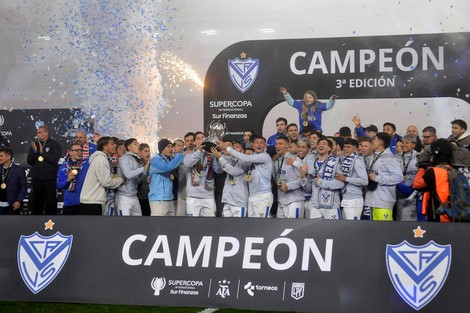Vélez conquista la Supercopa Internacional con eficacia y carácter