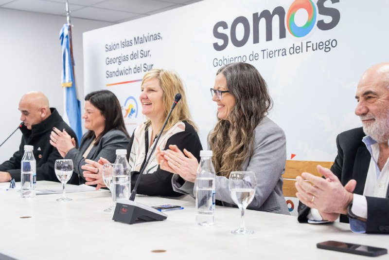 Gobierno, La Fundación OSDE Y La Clínica San Jorge Firmaron Convenio Para Formación De Cuidadores Domiciliarios