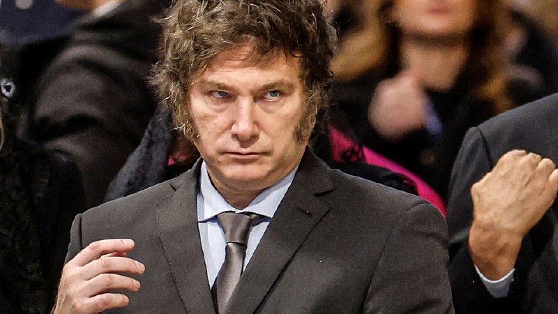 La Prensa Global Pone el Foco en el Escándalo de Corrupción que Envuelve al Entorno de Milei