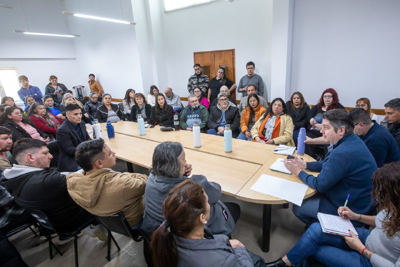 MARTÍN PEREZ MANTUVO UNA REUNIÓN DE TRABAJO CON VECINOS Y VECINAS DE ZONA SUR