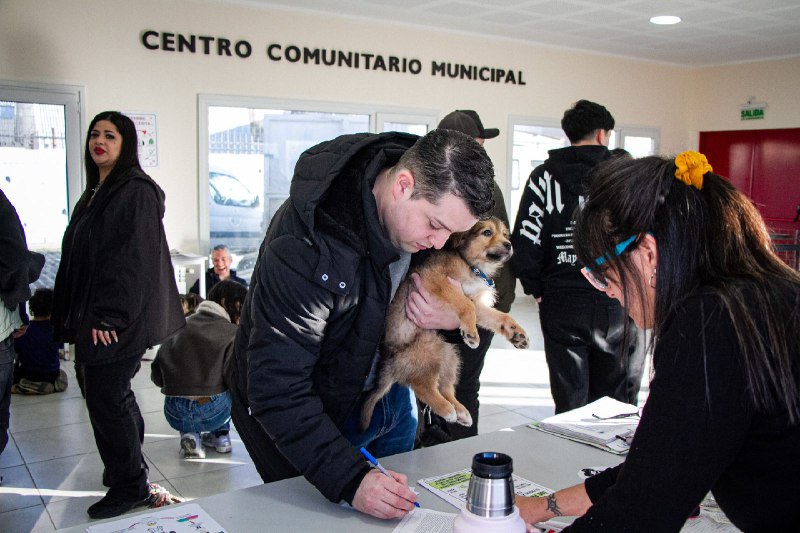 EXITOSA JORNADA DE ADOPCIÓN RESPONSABLE EN EL CENTRO COMUNITARIO MUNICIPAL DEL B° PERÓN