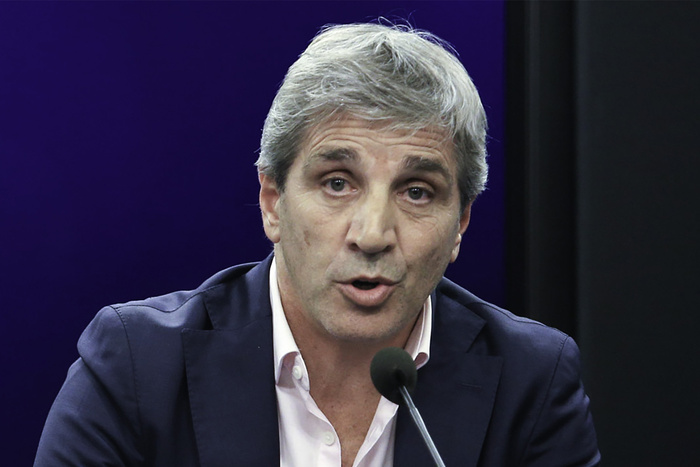Caputo desata polémica al insultar a la oposición y atribuirle la crisis económica
