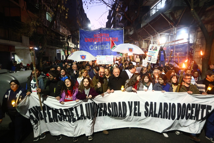 Aumento salarial para docentes y no docentes de universidades nacionales
