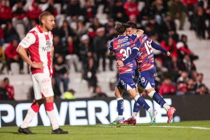 Unión de Santa Fe Aplastó 4-0 a Instituto en Córdoba con una Exhibición Arrolladora