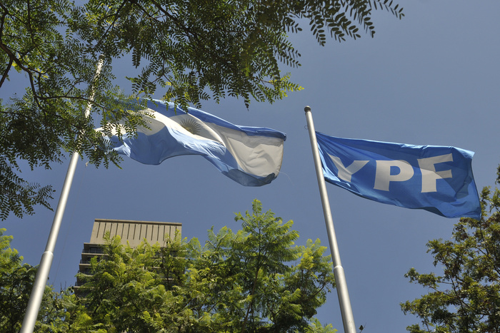 Argentina Apela a Tribunal de EE.UU. para Proteger Comunicaciones Oficiales en Caso YPF