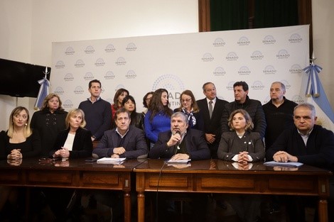 Unión por la Patria denuncia los vetos presidenciales y advierte sobre un «plan de crueldad» contra jubilados y personas con discapacidad