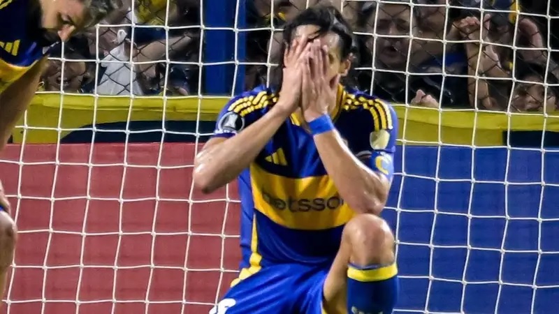 Cavani vuelve a ser el centro de las críticas tras otro error clave en Boca