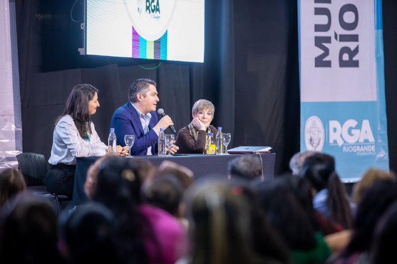 CON GRAN CONVOCATORIA SE LLEVÓ A CABO LA PRIMERA JORNADA DEL 1° CONGRESO MUNICIPAL DE MEJORA E INNOVACIÓN PEDAGÓGICA