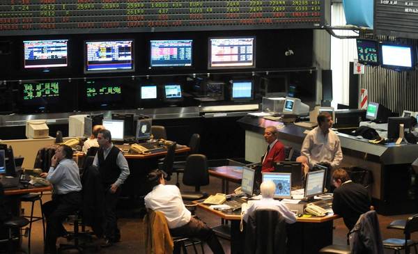 Suben las tasas en pesos y crece la presión sobre el vencimiento récord de deuda