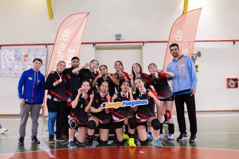 Juegos Fueguinos: Casa Del Deporte Y Universitario Campeones Provinciales De Vóley