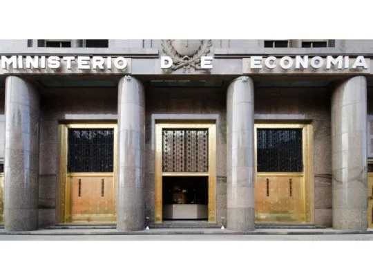 Tensión Cambiaria: El Tesoro Nacional Intervendría con Reservas para Contener el Dólar