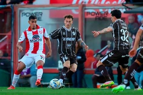 Platense rescató un empate agónico en Córdoba y estuvo a centímetros de la gloria