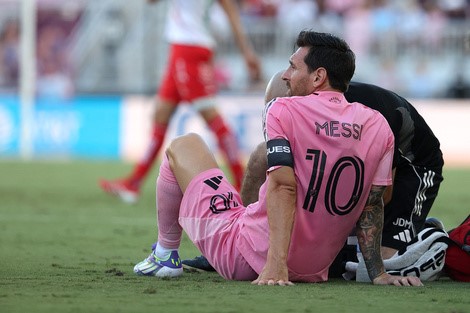 Messi Genera Preocupación en Inter Miami Tras Abandonar el Partido por Lesión