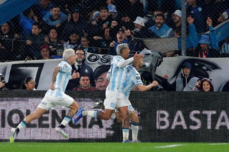 Racing Vivió una Noche Épica y Avanzó en la Libertadores con un Gol Agónico