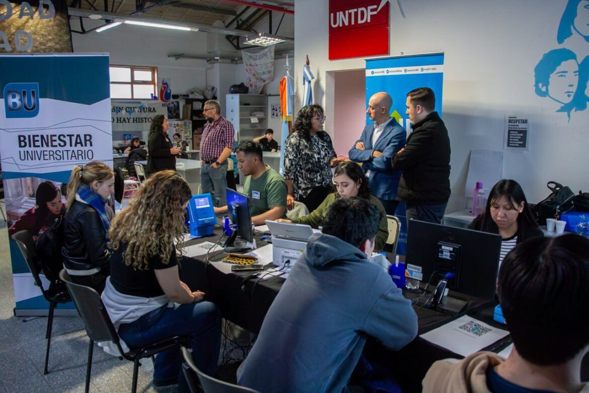 EL MUNICIPIO ACERCÓ BENEFICIOS A ESTUDIANTES DE LA UNTDF