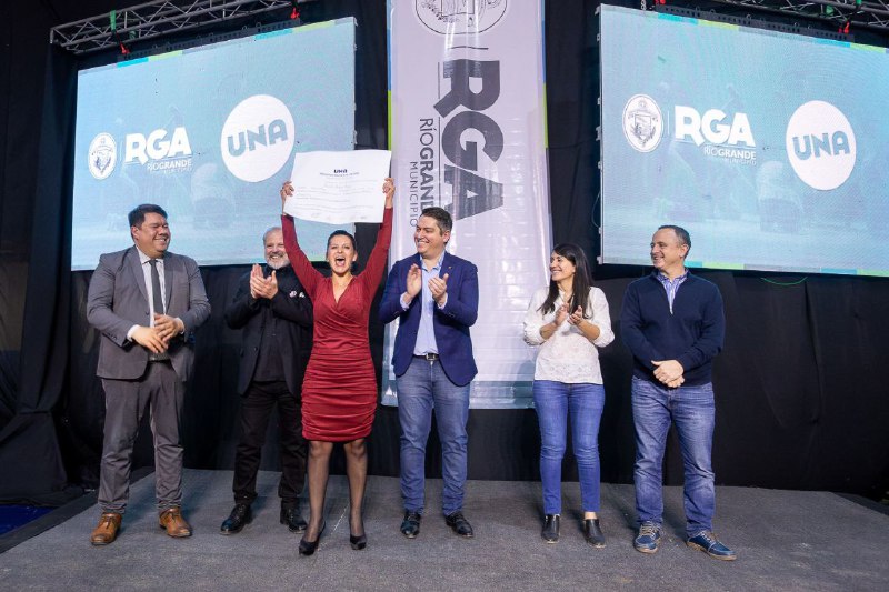 ESTUDIAR EN CASA, EJERCER SOBERANÍA: LOS PRIMEROS EGRESADOS UNA HICIERON HISTORIA EN RÍO GRANDE
