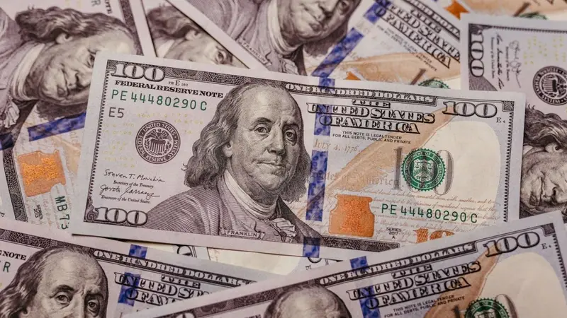 El Banco Central Provee Divisas ante una Acelerada Fuga de Depósitos