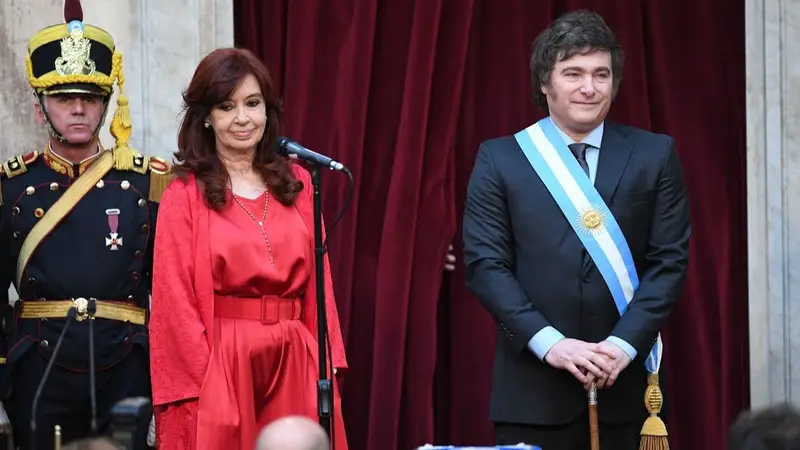 Cristina Kirchner arremete contra Milei y advierte sobre una «bomba de tiempo» económica