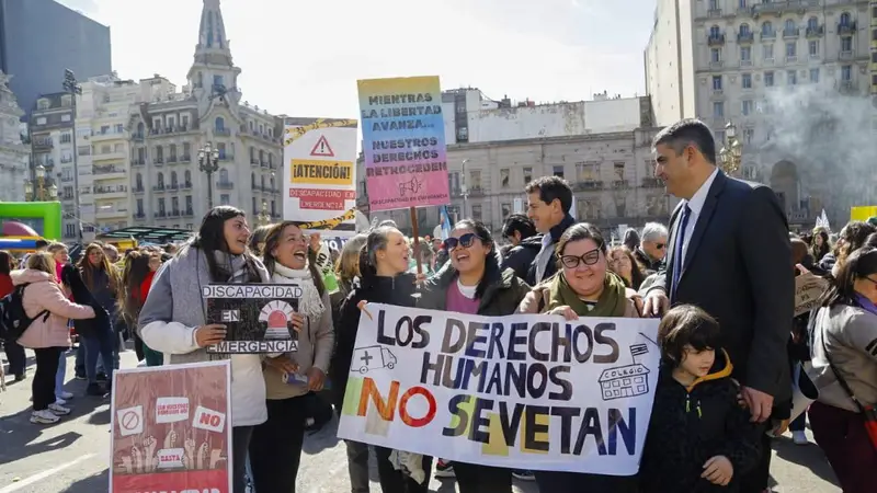 El Gobierno Promulga la Ley de Emergencia en Discapacidad pero paralizó su aplicación inmediata