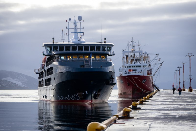 USHUAIA RECIBIÓ AL PRIMER CRUCERO ANTÁRTICO  DE LA TEMPORADA 2025-2026